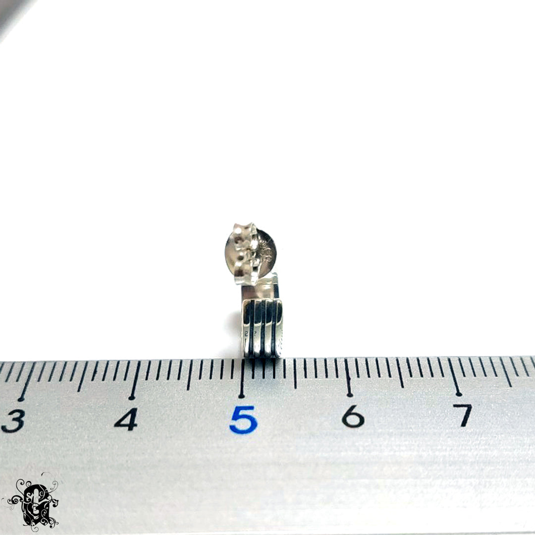 THE-70000 [Ribbed Huggie Studs]