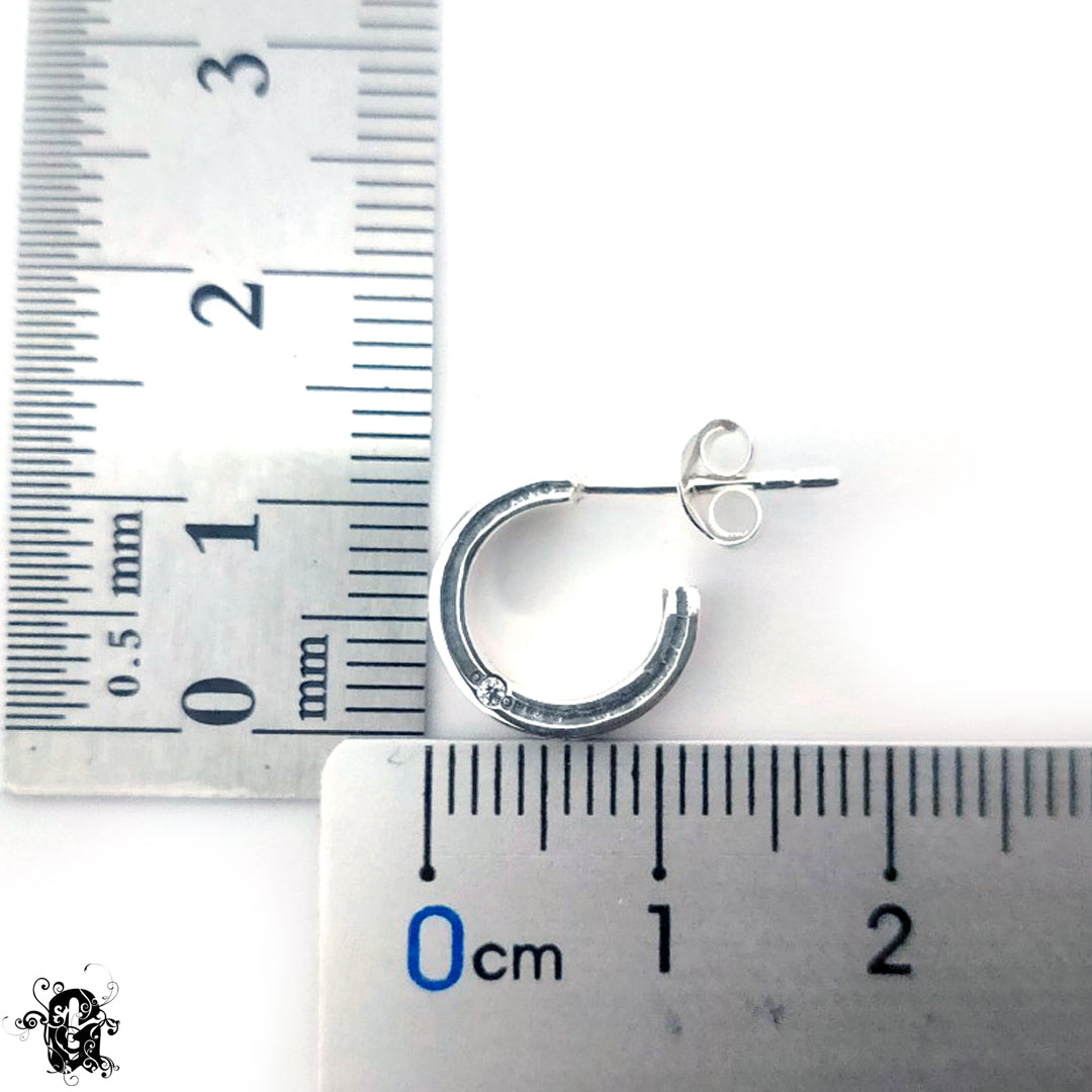 THE-70000 [Ribbed Huggie Studs]